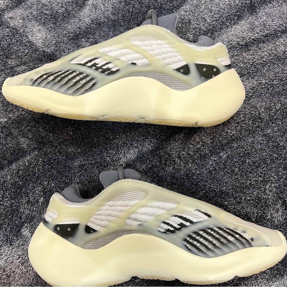Yeezy 700 V3 'Fade Salt'